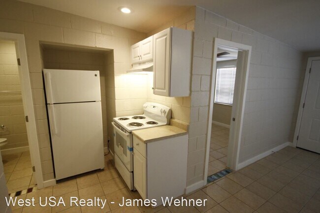 Primary Photo - 2444 E Danbury Rd