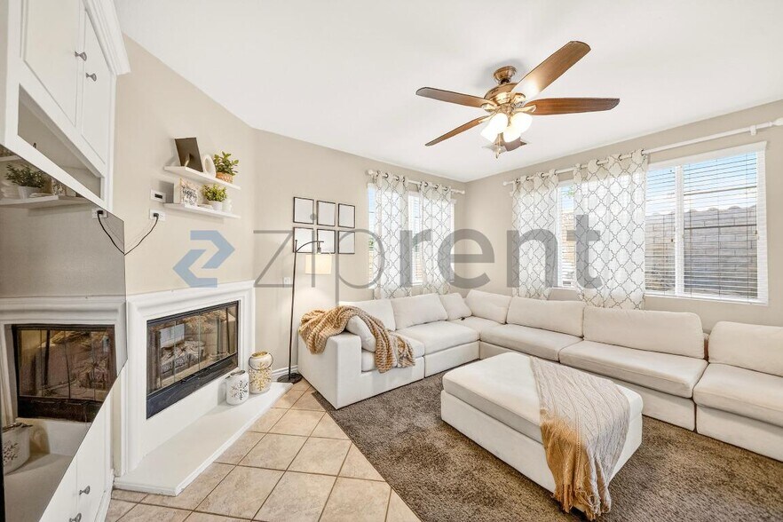 Building Photo - Unit