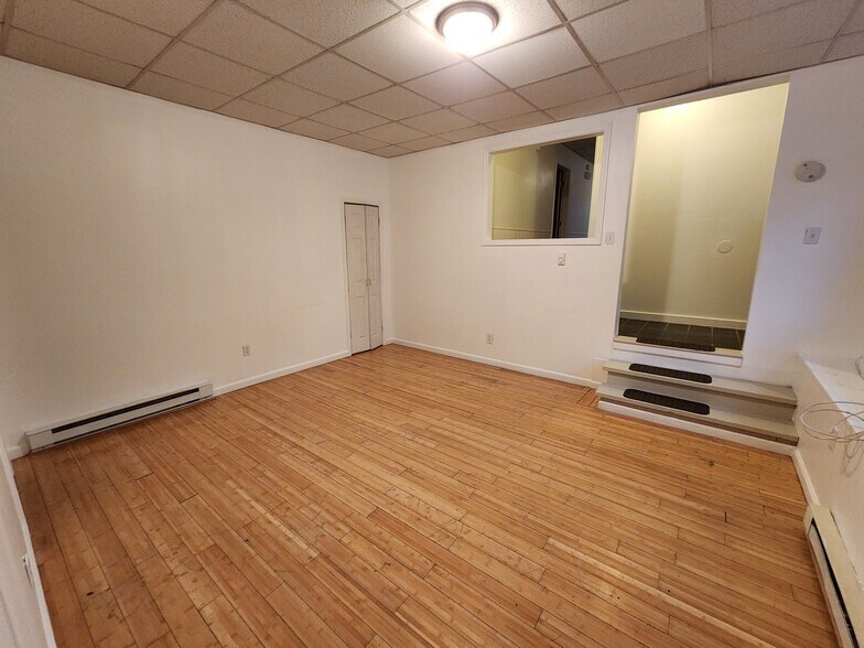 Building Photo - 534 Morris St