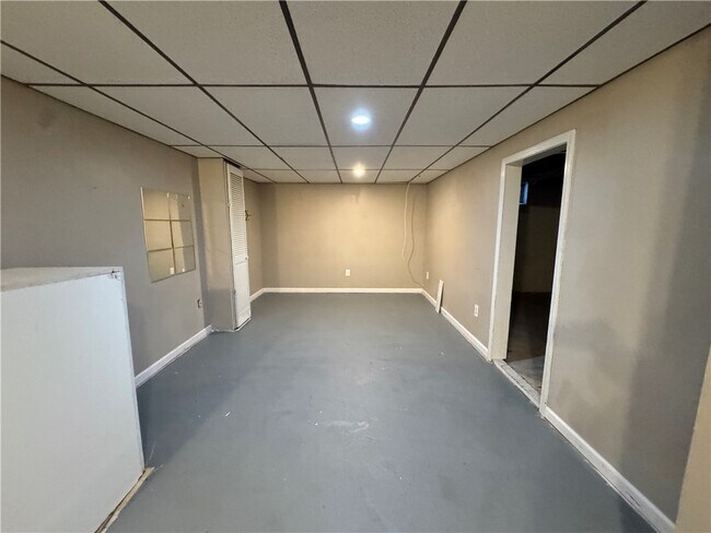 Building Photo - 496 Pebbleview Dr