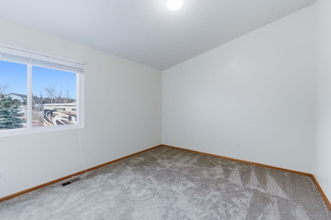 Building Photo - Woodman Hills 4 bdrm rancher