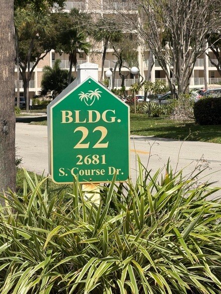 Building Photo - 2681 S Course Dr