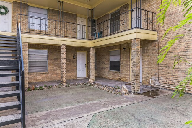 Building Photo - Renovated  condo in the heart of McAllen, ...
