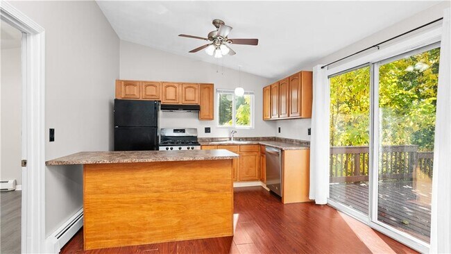 Building Photo - 15 Abbott Ave