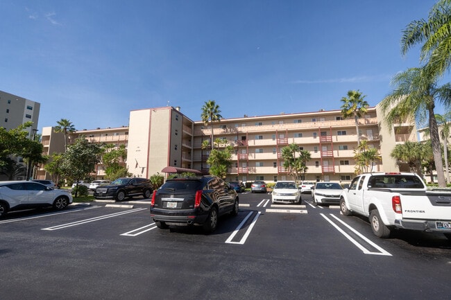 Building Photo - 2108 S Cypress Bend Dr