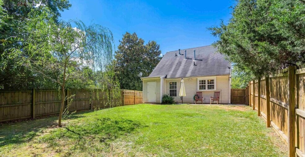 Building Photo - 100 Glenlea Ln