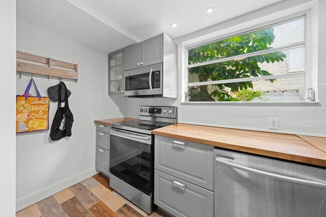 Building Photo - 1211 Pennsylvania Ave