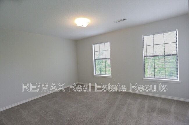 Building Photo - 602 Camellia Dr