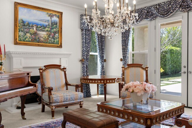 Building Photo - Exquisite Luxury Living in the Moorpark Co...