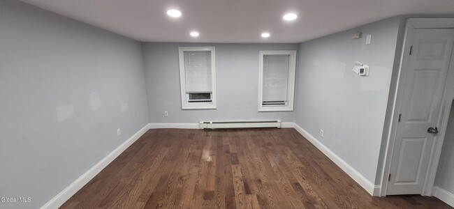 Building Photo - 22 Clermont St