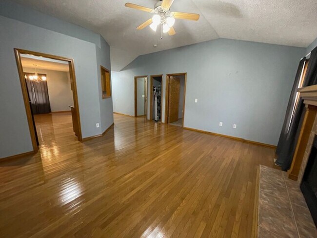 Building Photo - This All Brick home is Located in Orchard Crest West!