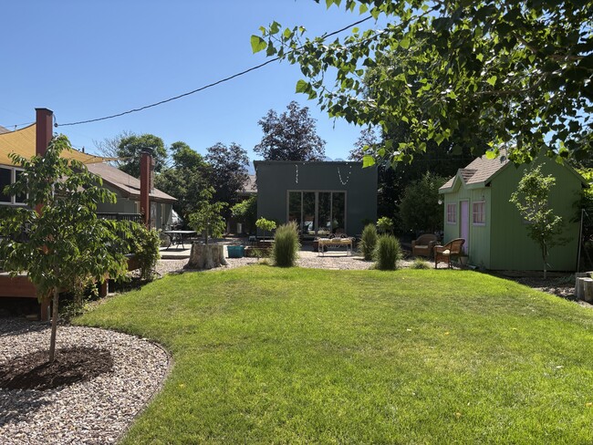 Primary Photo - 174 E Pioneer Ave