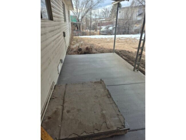 Building Photo - Single Family Home