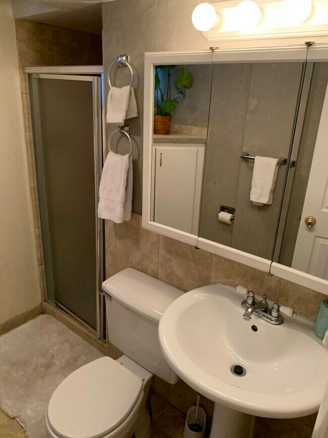 Building Photo - 2955-2959 N Newton Street, Unit 2959 B