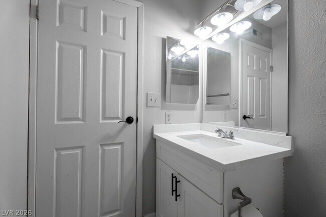 Building Photo - 1501 Living Desert Dr