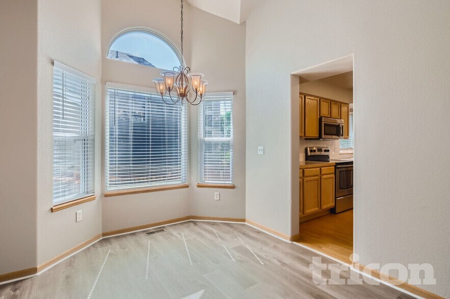 Building Photo - 2215 Sweetwater Creek Dr