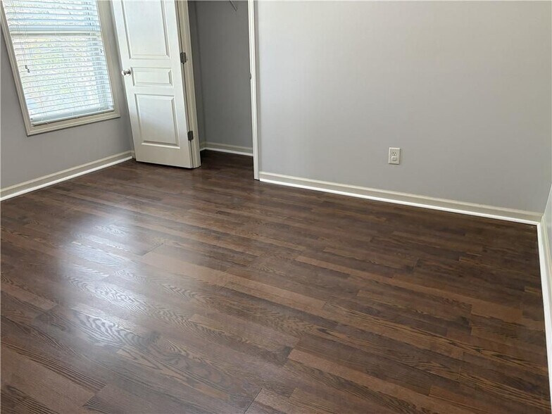 Building Photo - 5675 Falls Landing Dr