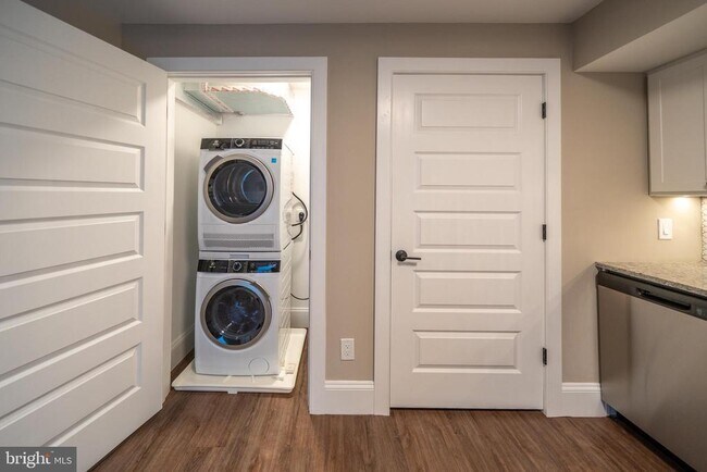 Building Photo - 29 E Gay St