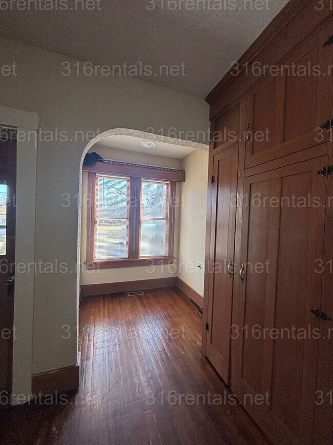 Building Photo - Rental Available NOW!