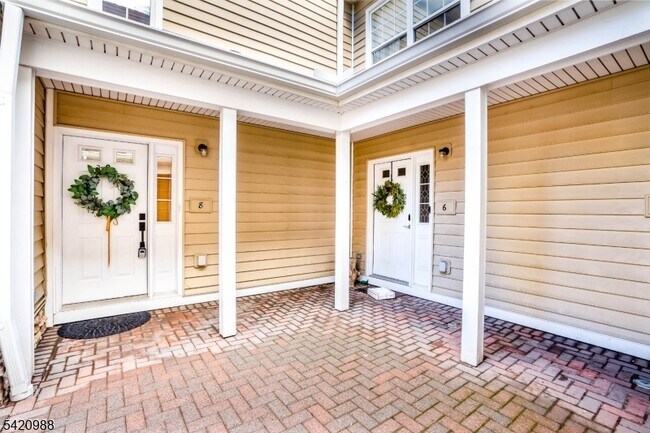 Building Photo - 8 Springholm Dr