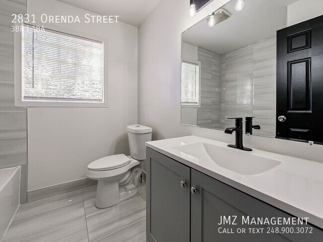 Building Photo - 2831 Orenda St