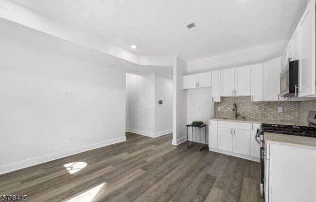 Building Photo - 1119 Hampton Pl