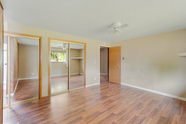 Building Photo - THREE BEDROOM IN MINT VALLEY