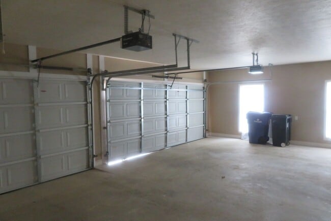 Building Photo - 442 Country Club Rd