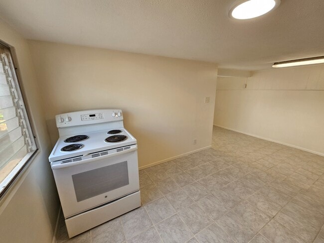 Building Photo - 1 Bed 1 Bath Apartment. No parking
