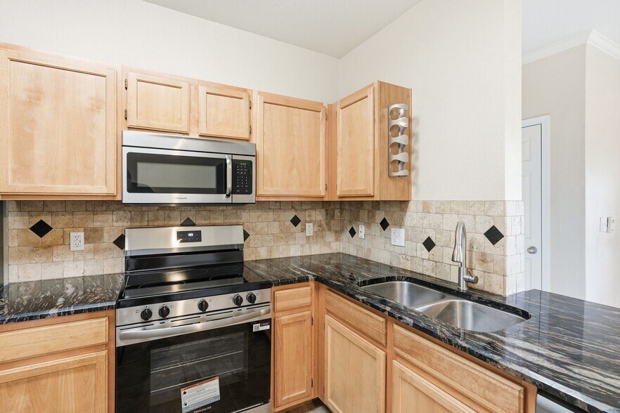 Building Photo - 5401 E Van Buren St