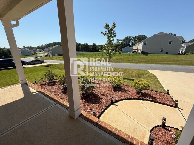 Building Photo - 4 Bedroom/3 Bath 2 Story House in Greensboro