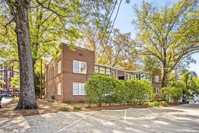 Building Photo - 500 Queens Rd