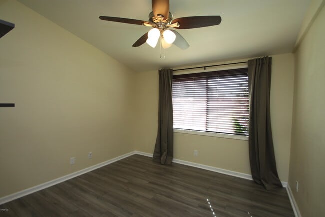 Building Photo - 655 E Avenida De Los Arboles