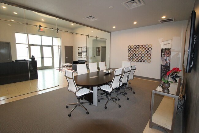 Building Photo - 418 Village Dr