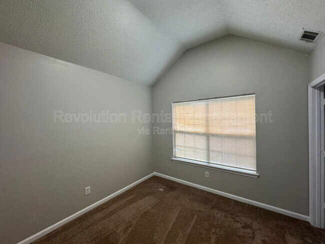 Building Photo - 1618 Village Pl Cir NE