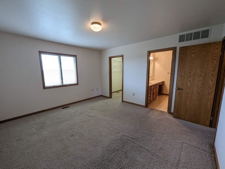 Building Photo - 500 Wildwood Dr