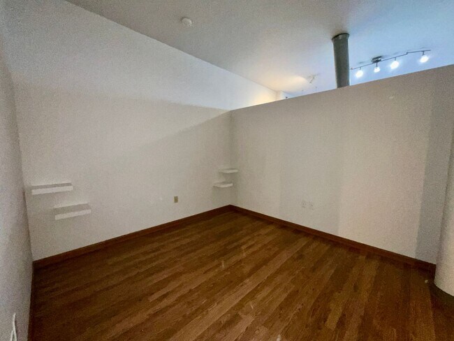 Building Photo - Urban 1-Bedroom Apartment in Downtown Seattle