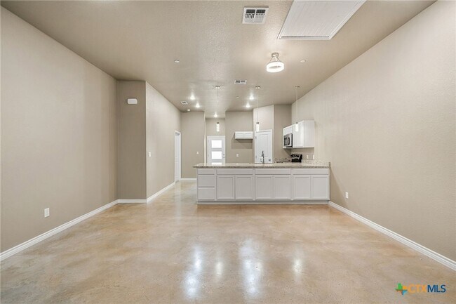 Building Photo - 408 W Avenue C