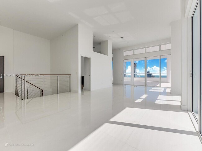 Building Photo - 1080 Brickell Ave