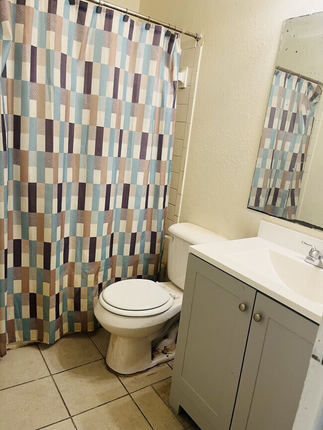 Building Photo - 10019 Caton Pl