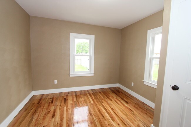 Building Photo - 1147 Hovey St SW