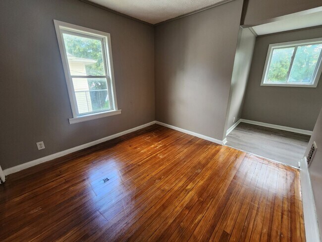Building Photo - Three Bedroom Single Family Home!