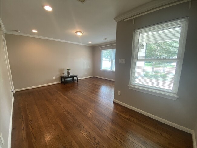 Building Photo - 7102 Raton St