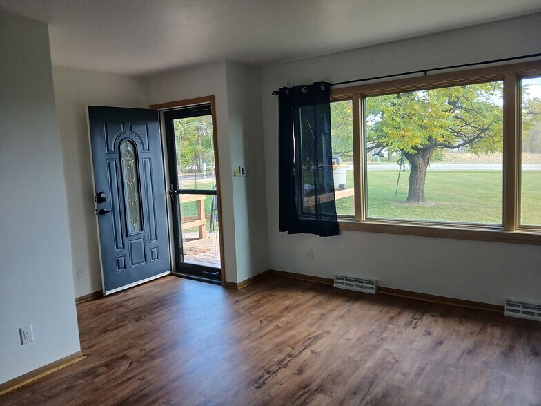 Front of Living Room - W360N7335 Brown St