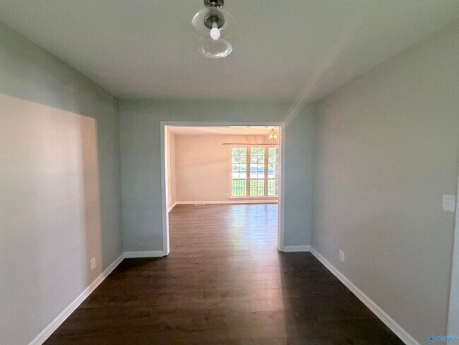 Building Photo - 11114 Hillwood Dr SE