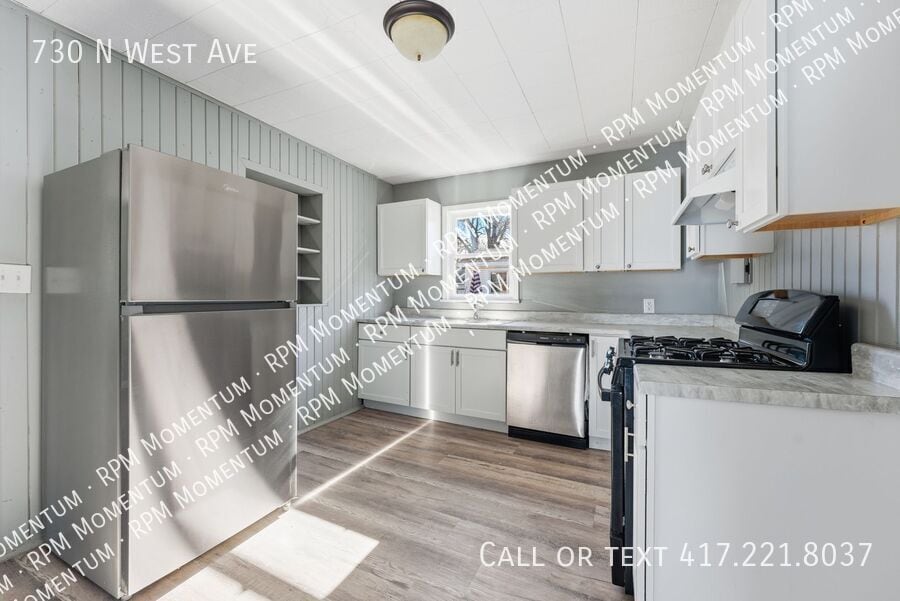 Building Photo - 730 N West Ave