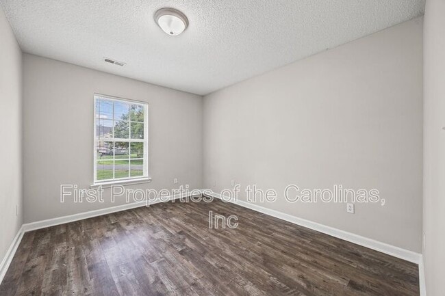 Building Photo - 429 Merry Go Dr