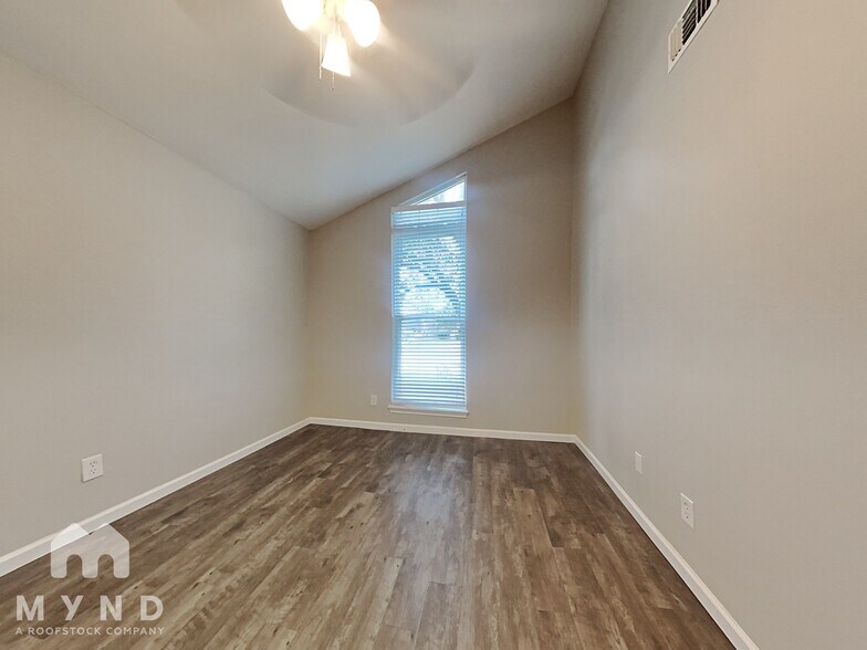 Building Photo - 1739 S Kirkwood Rd