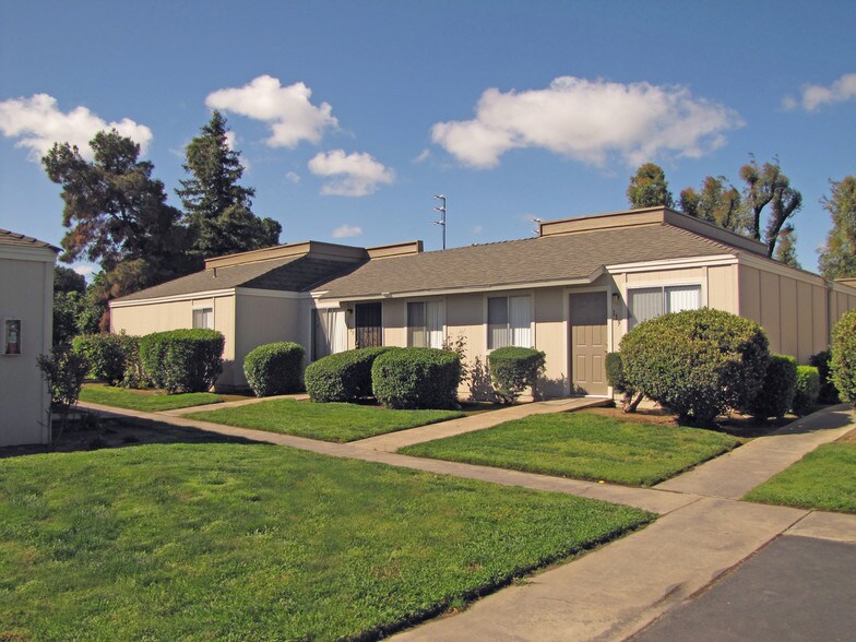 Ashbrier and Sandalwood 5040 E Ashlan Ave Fresno CA 93727 Apartment