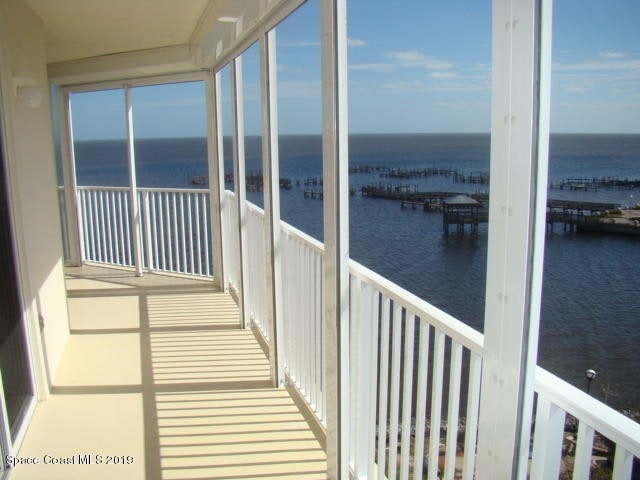 Building Photo - Water front condo